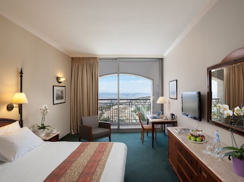 room-image