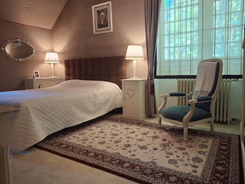 room-image