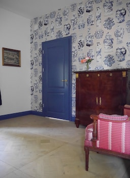room-image