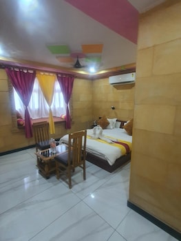 room-image