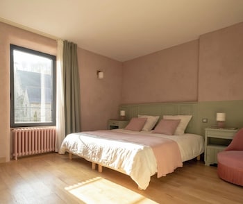 room-image