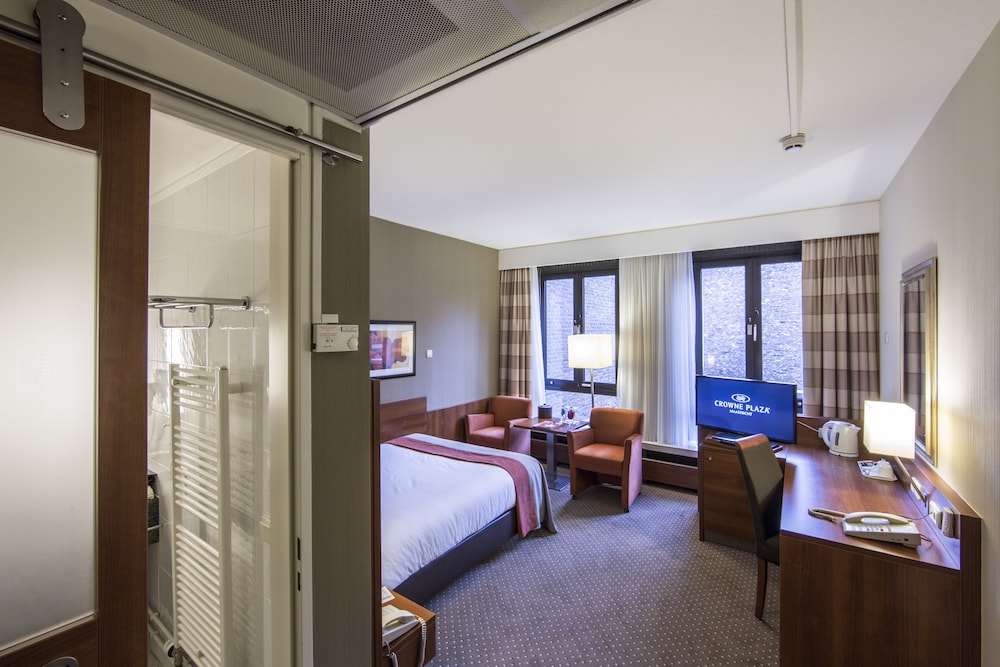 room-image