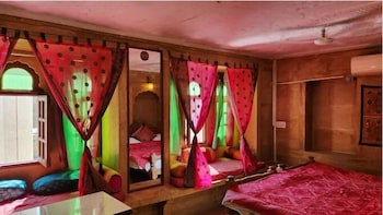 room-image