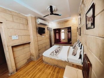 room-image