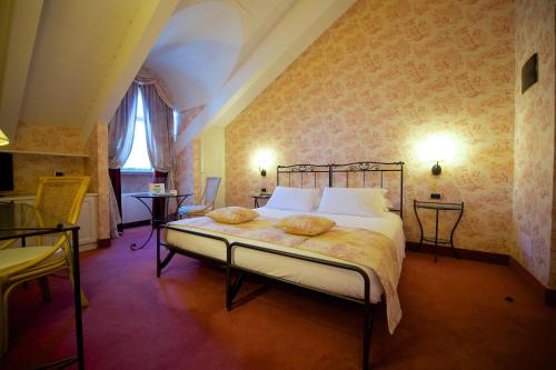 room-image