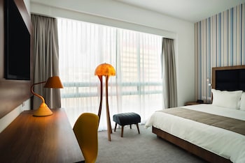room-image