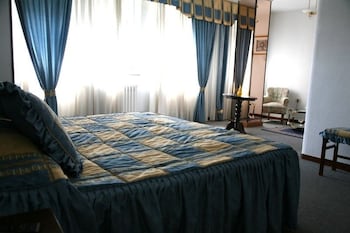 room-image