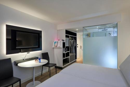 room-image