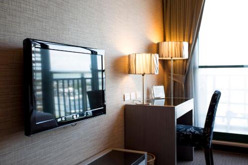 room-image