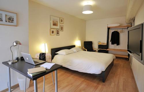 room-image