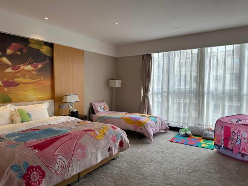 room-image